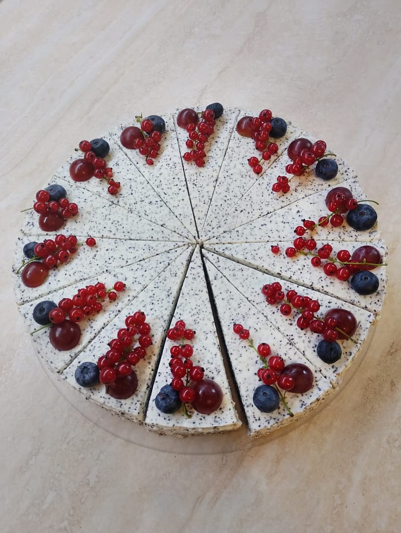Maková torta s ríbezľami