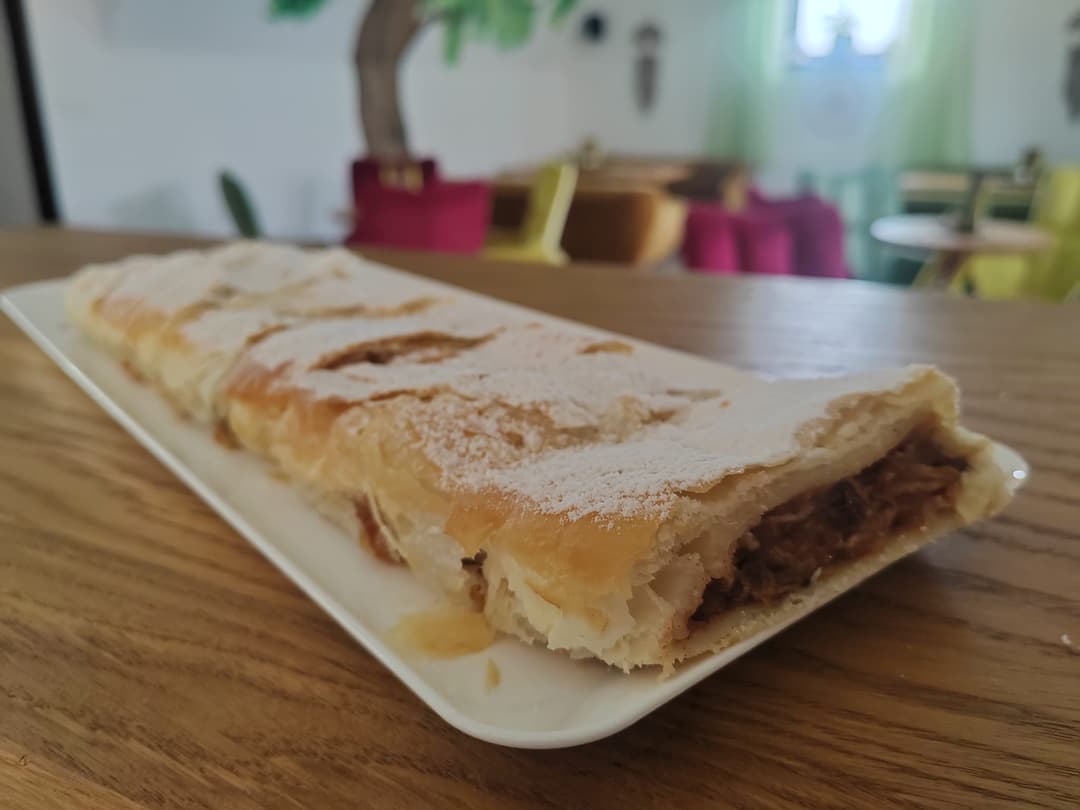 Torta s bielym krémom